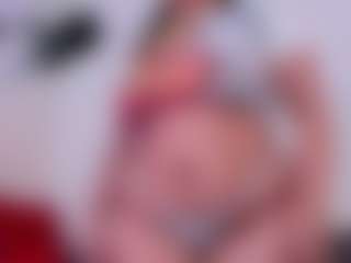 Live cam show with Big Hanna - Strip Brown Hair on Camsoda
