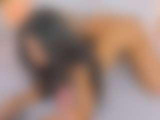 Live cam show with Malaia Hills - Teen (18+) on Stripli.com