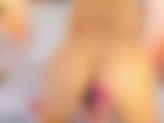 Live cam show with Malaia Hills - Average on Camming Site