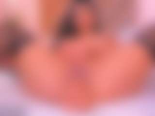 Live cam show with Malaia Hills - Spank on Hubzter Live