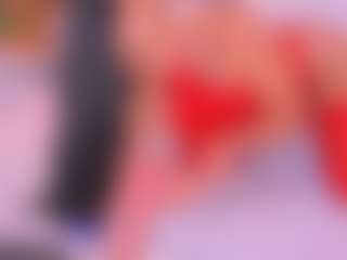 Live cam show with Malaia Hills - Fingers on Camsoda