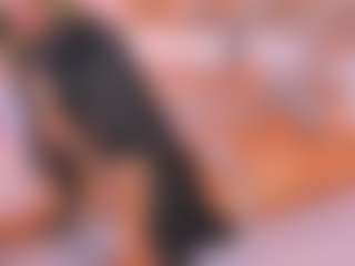 Live cam show with Malaia Hills - Shaved Pussy on StripNow
