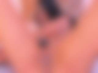 Live cam show with Malaia Hills - Fingers on Camsoda
