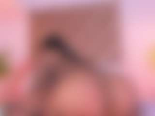 Live cam show with Malaia Hills - Squirt on camgirlchat.live