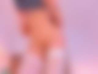 Live cam show with Malaia Hills - Teen (18+) on CamwithHer