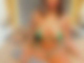 Live cam show with Naomi - Plug on Milf Play