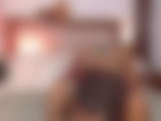 Live cam show with Cassandraray - Ebony Shaved Pussy on crypto-cams