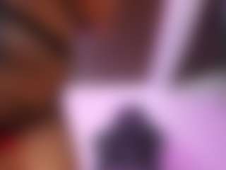 Live cam show with Zoe - Bedroom Curvy on CamSodaAdn