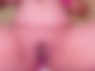 Live cam show with laura - Brown Hair Petite on AdultVida.com