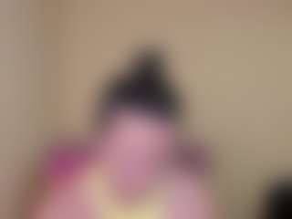 Live cam show with laura - Fetish Curvy on Livezox