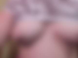 Live cam show with laura - Cute on milfzrlive.com