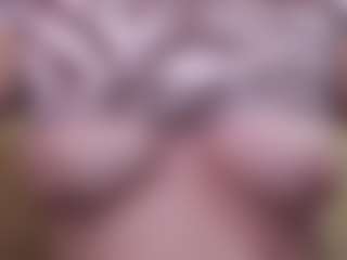 Live cam show with laura - Petite on LiveSexCams6