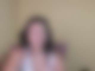 Live cam show with laura - Cute on TeamSkeetLive