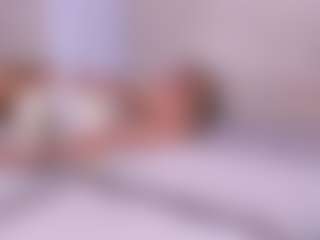 Live cam show with prettyelisabeth - Shaved Pussy MILF on Camiplay Live