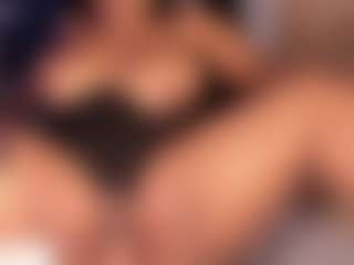 Live cam show with Elsie Morris - Big Tits Curvy on PervPlay.com