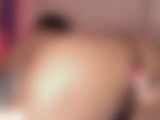 Live cam show with Elsie Morris - Bedroom Ebony on Cam Slut