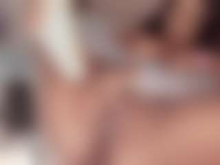 Live cam show with Elsie Morris - Solo on milfzrlive.com