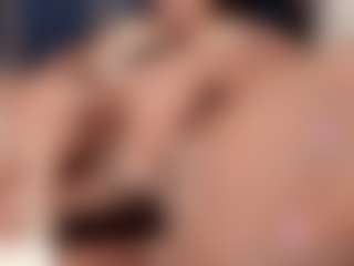 Live cam show with Elsie Morris - Bedroom on madthumbs