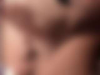 Live cam show with Elsie Morris - Shaved Pussy on Camsoda