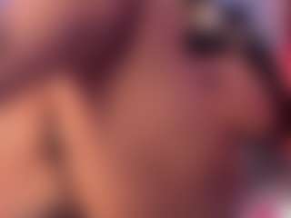 Live cam show with Elsie Morris - Ebony Lovense on Camsoda