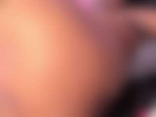 Live cam show with Elsie Morris - Bedroom Black on StripNow