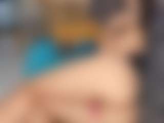 Live cam show with Anna Jones - Squirt on Milfs Live