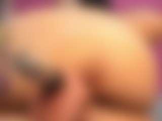 Live cam show with SOPHIE PARKER - Oil on CamClone