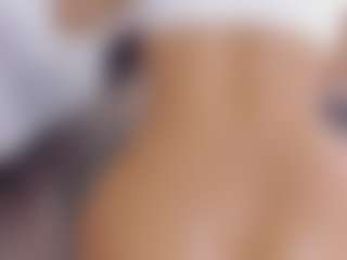 Live cam show with Polly Babe - Curvy MILF on Dolls Live