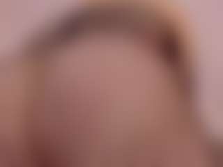 Live cam show with Polly Babe - Flashing on AdultVida.com