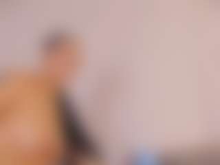 Live cam show with Polly Babe - Strip MILF on Camsoda