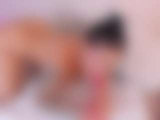 Live cam show with Polly Babe - Striptease MILF on intimatelivegirls.com