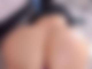 Live cam show with Polly Babe - Bikini on liverealitysex.com
