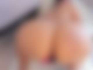 Live cam show with Polly Babe - Handjob on Milfs Live