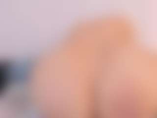 Live cam show with Polly Babe - Striptease MILF on Camsoda