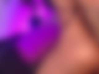 Live cam show with britannyebony - College on Camsoda