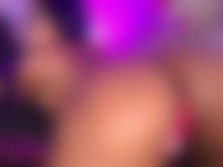 Live cam show with britannyebony - Ebony on dropp.cam | colombia