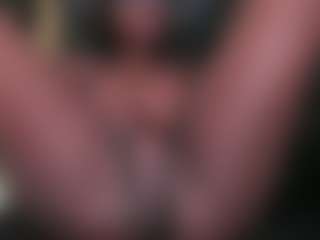 Live cam show with connywells - Slimthick on Milfs Live