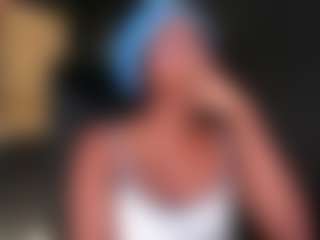 Live cam show with connywells - Black Petite on Gym Cam Girls