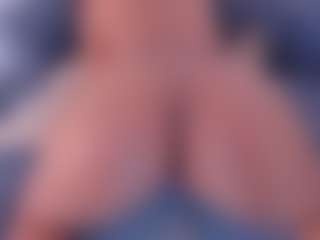Live cam show with Hanna Cupper - Bedroom on Camsoda