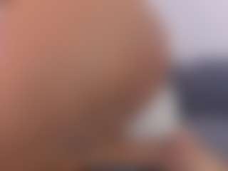 Live cam show with Hanna Cupper - Brown Eyes on Camsoda