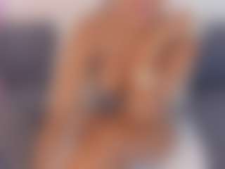 Live cam show with Hanna Cupper - Fingers on Camsoda
