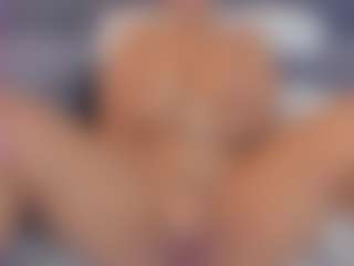 Live cam show with Hanna Cupper - Bedroom on Camsoda