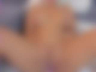 Live cam show with Hanna Cupper - Bedroom on Dare Cams