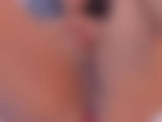 Live cam show with Hanna Cupper - Bedroom on CamClone