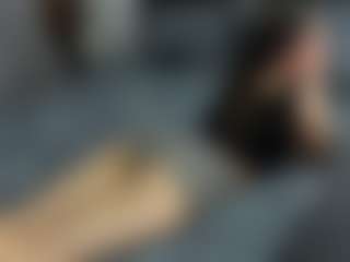 Live cam show with Dyanne18 - Smoke on StripNow