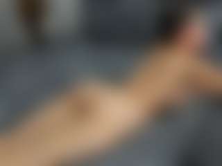Live cam show with Dyanne18 - Interactivetoy on crypto-cams