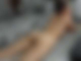 Live cam show with Dyanne18 - Smoke on Uber Horny