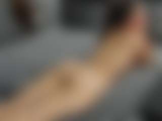 Live cam show with Dyanne18 - Interactivetoy on Camiplay Live