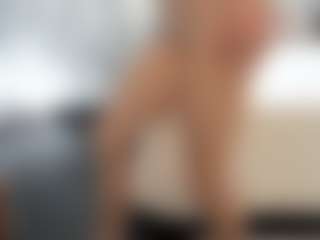 PeachAnna's Live Sex Cam Show