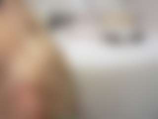PeachAnna's Live Sex Cam Show